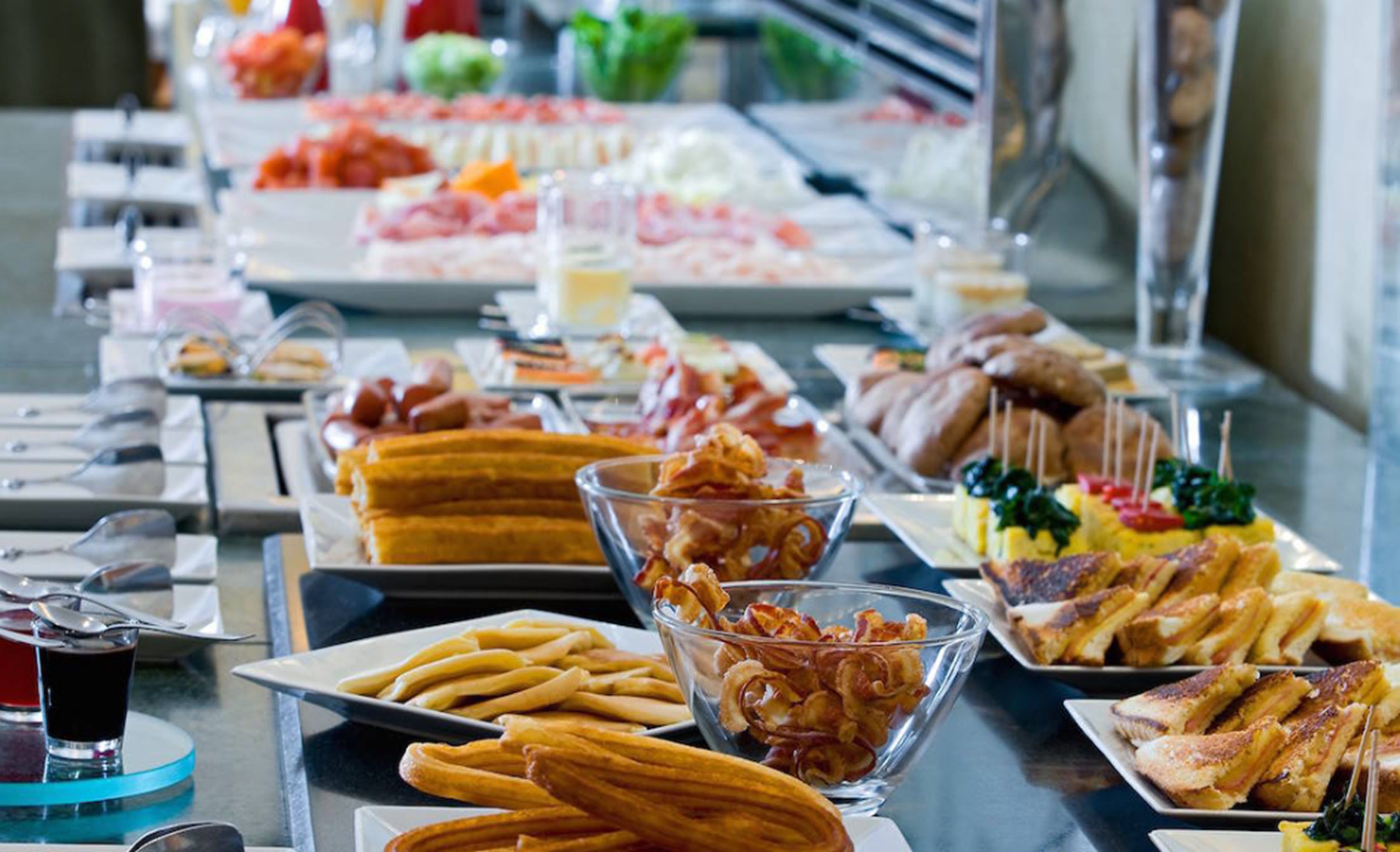 Daily buffet breakfast (PAB 18 per person)