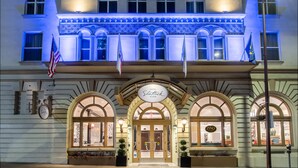A hotel facade with a classic design, featuring arched windows and a prominent entrance. - Hotel Shattuck Plaza (Berkeley)