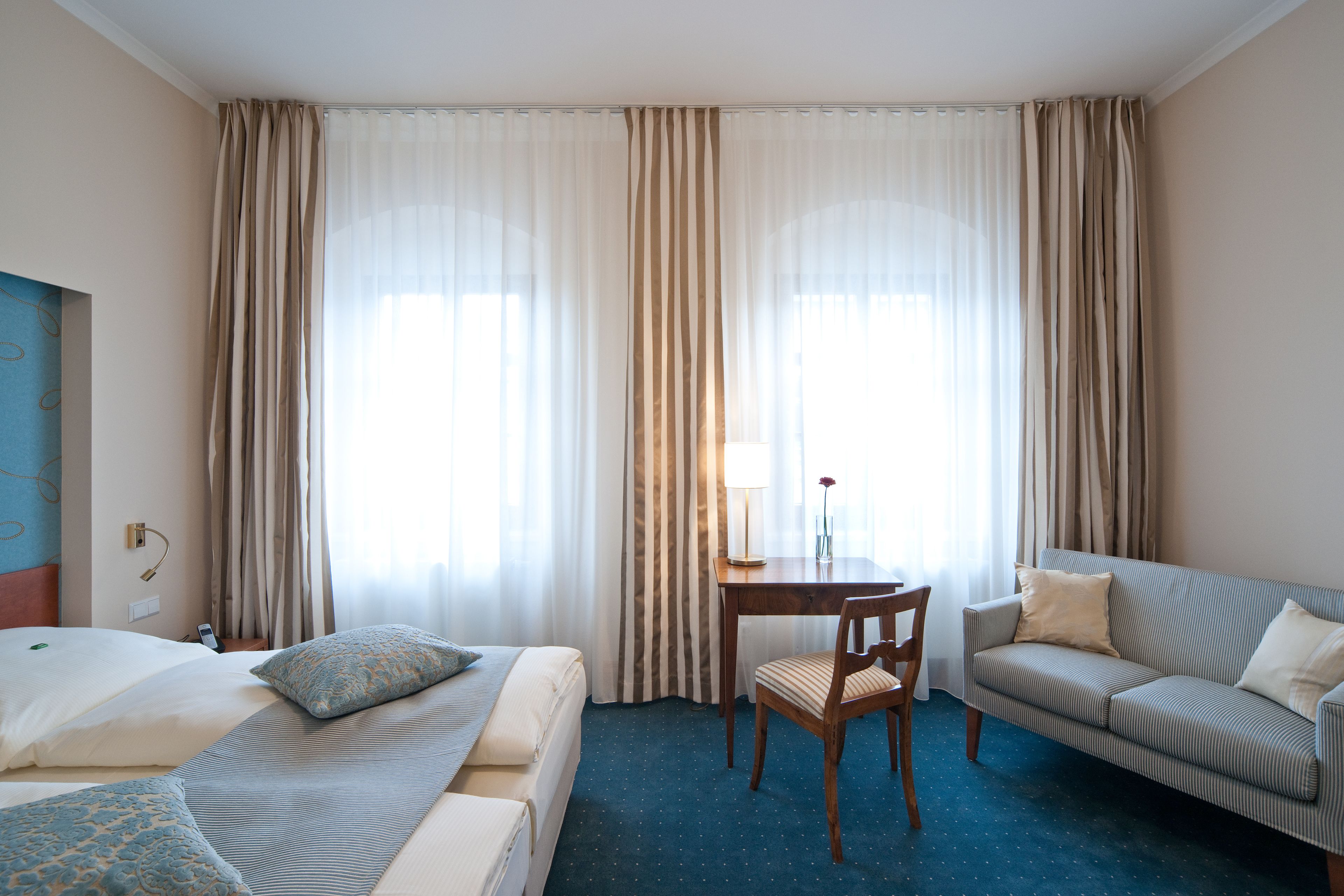 Apartment | Hypo-allergenic bedding, in-room safe, individually decorated