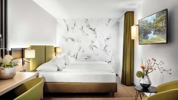 Deluxe Room, 1 Double Bed (Cozy Sitting Corner) | Hypo-allergenic bedding, in-room safe, desk, laptop workspace