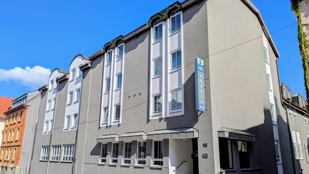 A corner building with a sign indicating it is a hotel. - Best Western Hotel Favorit (Ludwigsburg)