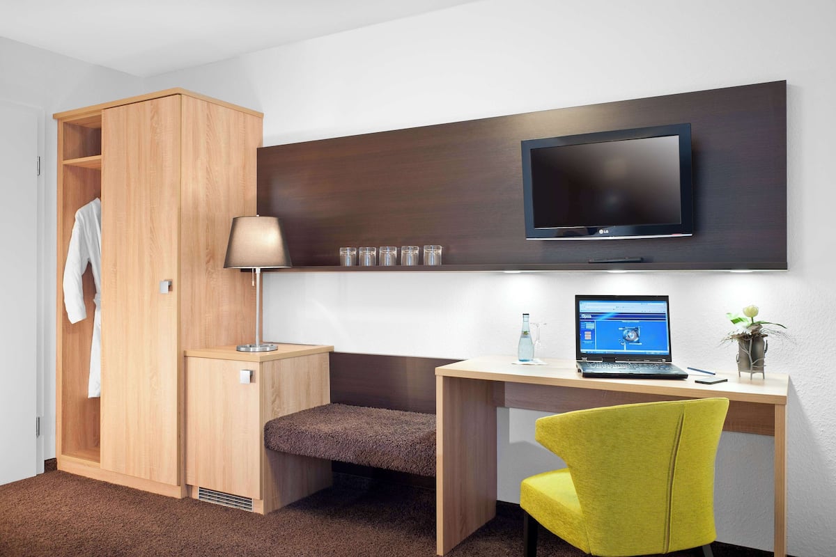 Literie hypoallergénique, minibar, coffres-forts dans les chambres