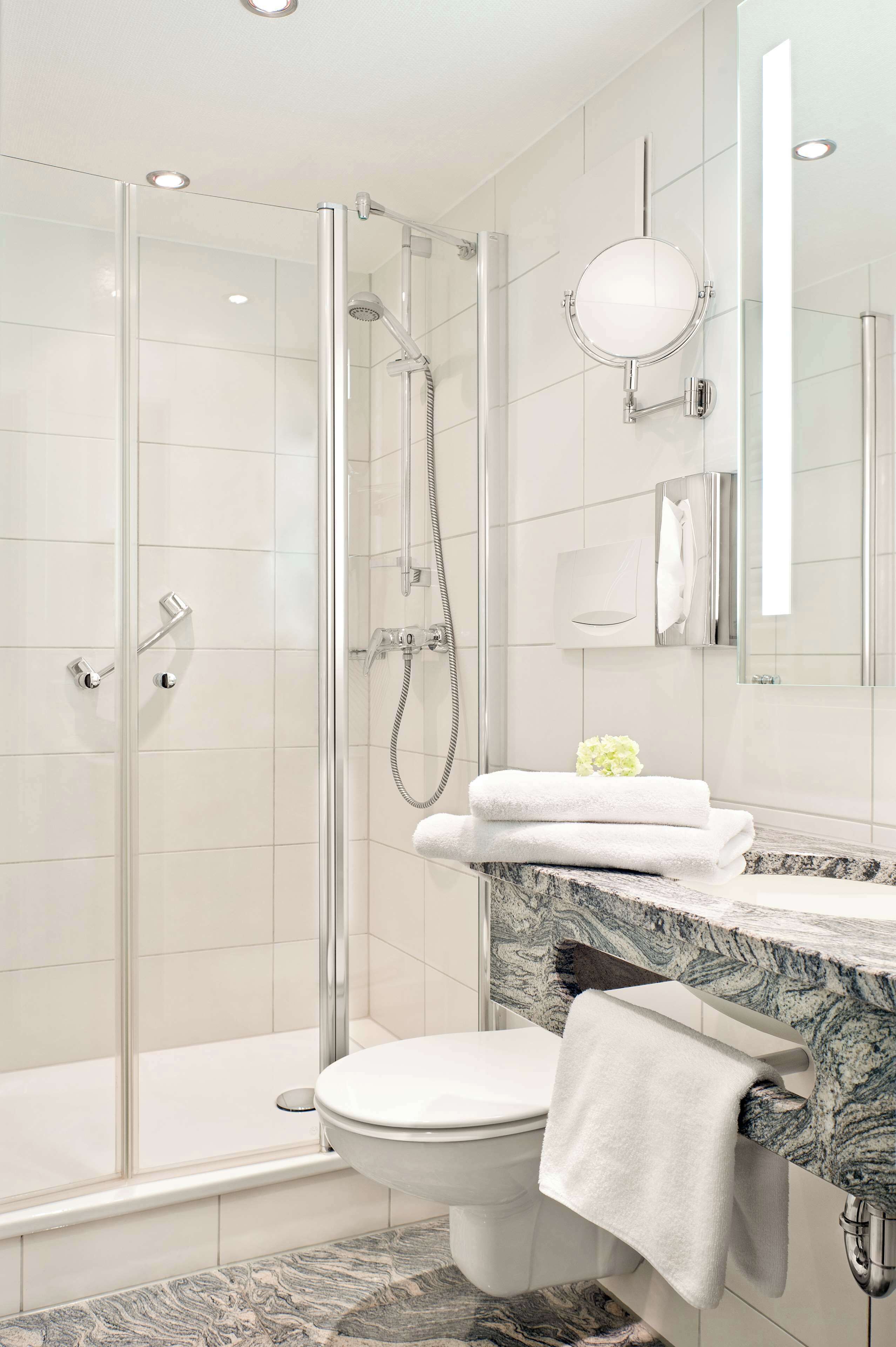 deluxe room, 1 double bed (cozy sitting corner) | bathroom | shower, hair dryer, towels