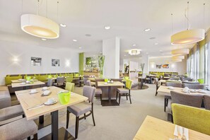 Free daily buffet breakfast - Best Western Hotel Favorit (Ludwigsburg)