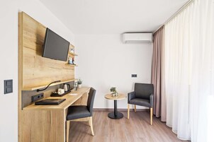 Hypo-allergenic bedding, in-room safe, desk, laptop workspace