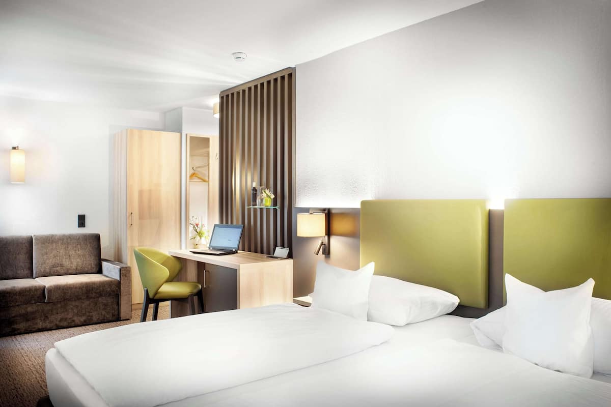 Deluxe Room, 1 Double Bed (Cozy Sitting Corner) | Hypo-allergenic bedding, minibar, in-room safe, desk