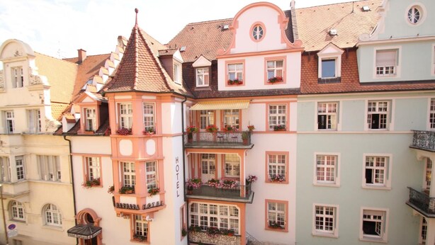 A row of colorful buildings with a prominent pink building labeled "Barbara Hotel." - Hotel Barbara (Freiburg im Breisgau)