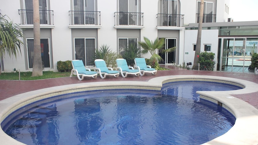 Seven Crown Express & Suites by Kavia