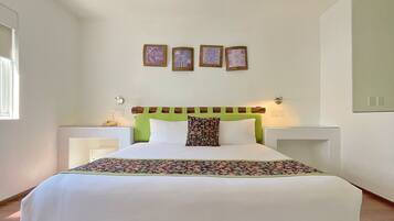 Jr Suite King | Escritorio, insonorización, wifi gratis y ropa de cama