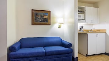 Skrivebord, strykejern/-brett, wi-fi (inkludert) og sengetøy