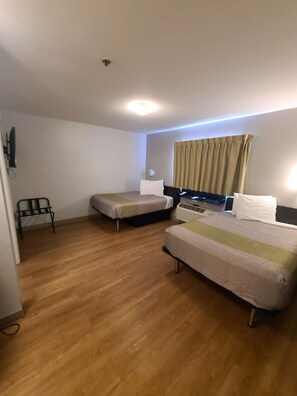 Premium bedding, free WiFi, bed sheets, wheelchair access - Motel 6 Richmond, VA - I-64 West (Richmond)