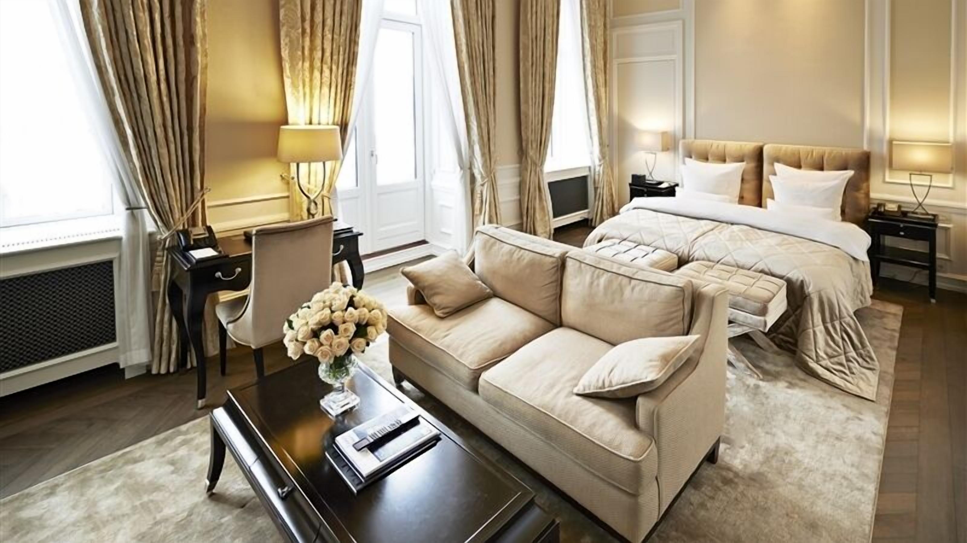 dangleterre suite | minibar, in-room safe, desk, laptop workspace