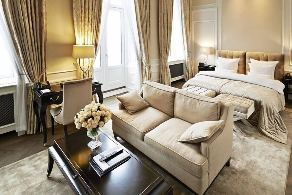 dangleterre suite | minibar, in-room safe, desk, laptop workspace