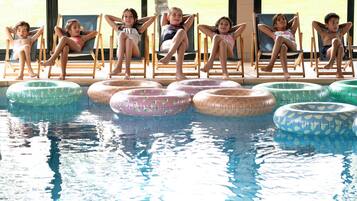 AuĂenpool, LiegestĂŒhle