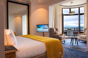 Suite junior (Rotonde) | Ropa de cama de alta calidad y minibar