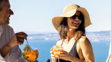 حمّام سباحة خارجي، مقاعد للتشمس