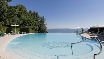 Outdoor pool, sun loungers