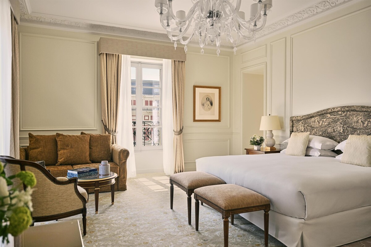 Junior Suite | Frette Italian sheets, premium bedding, Select Comfort beds, minibar