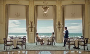 3 restaurants, breakfast, lunch, dinner served; French cuisine 