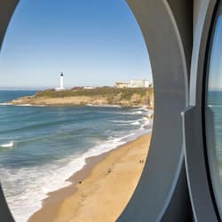 Frette Italian sheets, premium bedding, Select Comfort beds, minibar