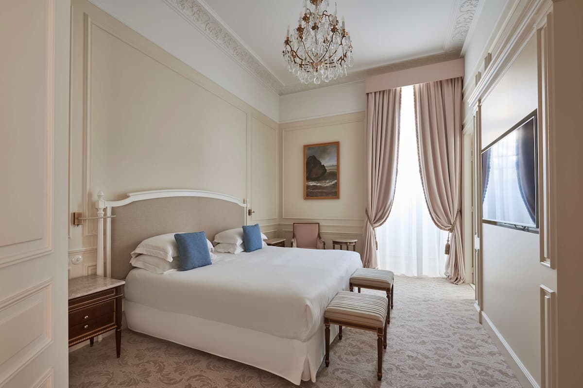 Suite, 1 King Bed (Palais) | Frette Italian sheets, premium bedding, Select Comfort beds, minibar