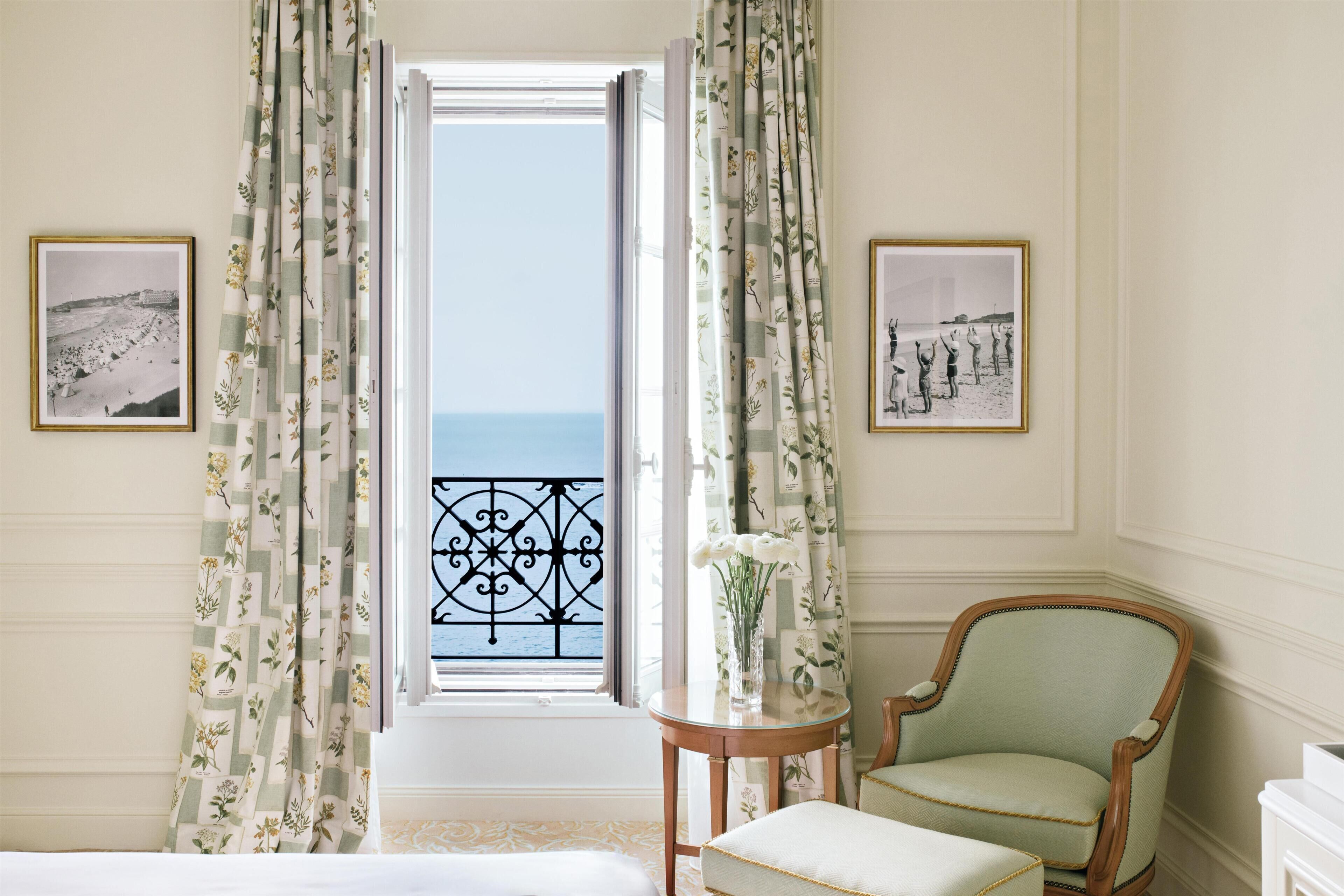 Frette Italian sheets, premium bedding, Select Comfort beds, minibar