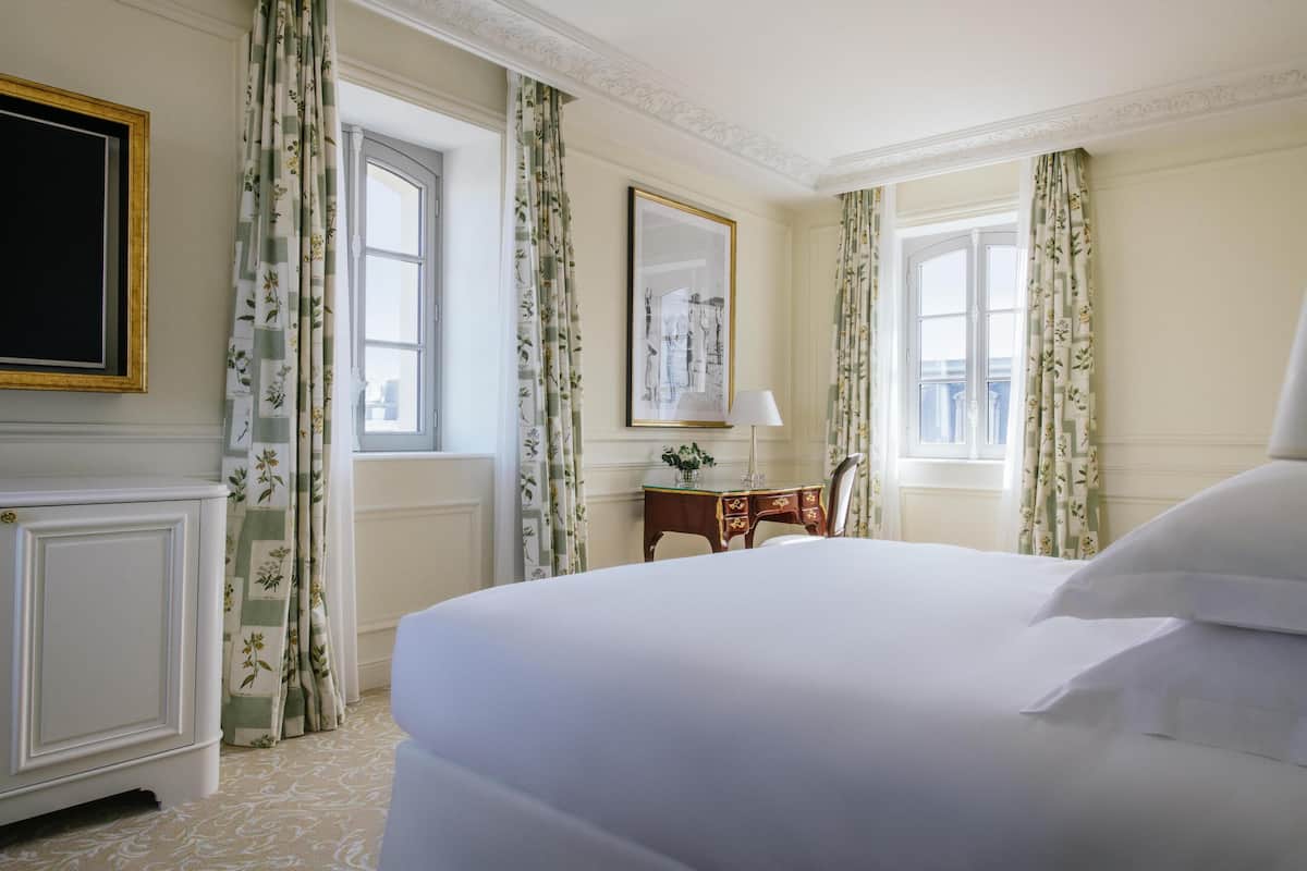 Deluxe Room, 1 King Bed