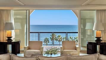 Frette Italian sheets, premium bedding, minibar, in-room safe