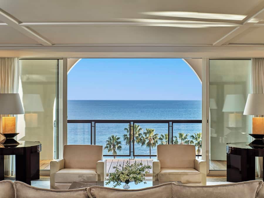 Lençóis italianos Frette, roupas de cama premium, frigobar