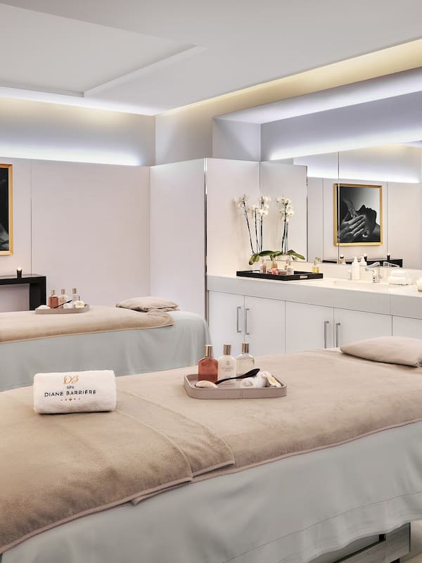 Couples treatment rooms, sauna, steam room, body treatments, body wraps