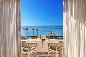 Deluxe Suite, Sea View | Terrace/patio - Hôtel Barrière Le Majestic Cannes (Cannes)