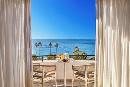 Deluxe Suite, Sea View | Terrace/patio. Hôtel Barrière Le Majestic Cannes