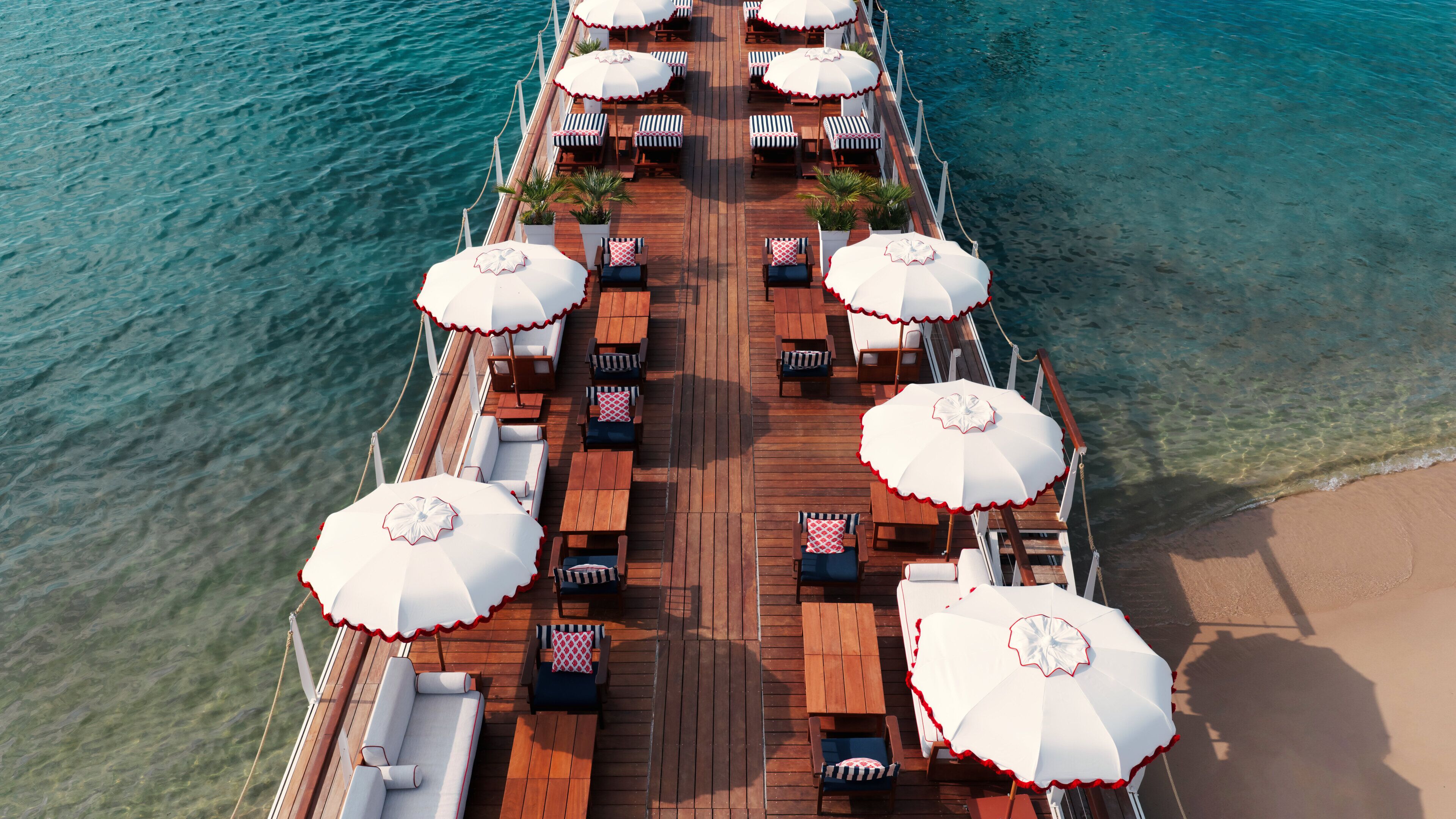 Private beach, sun-loungers, beach umbrellas, beach towels