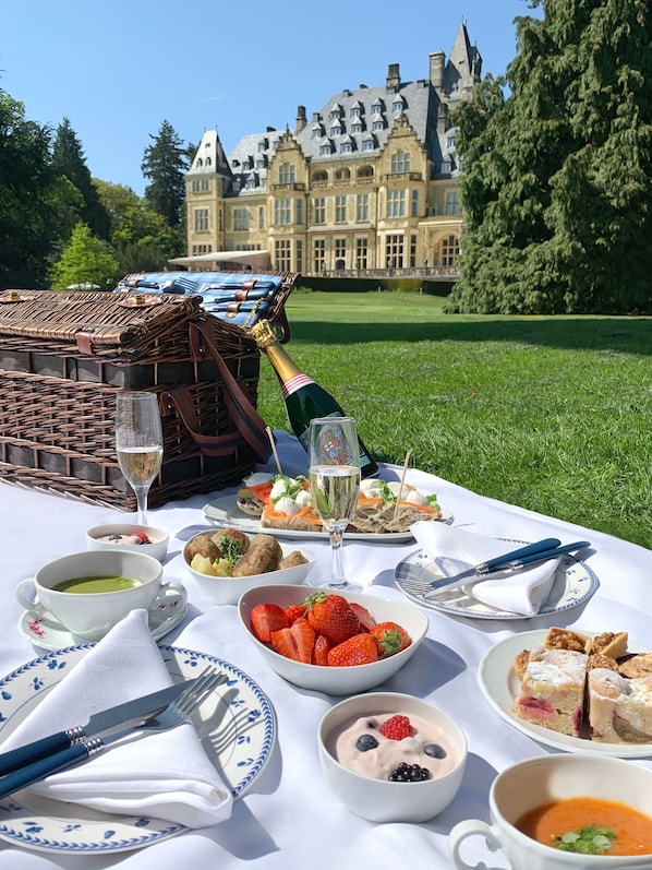 2 restaurants servant le petit-déjeuner