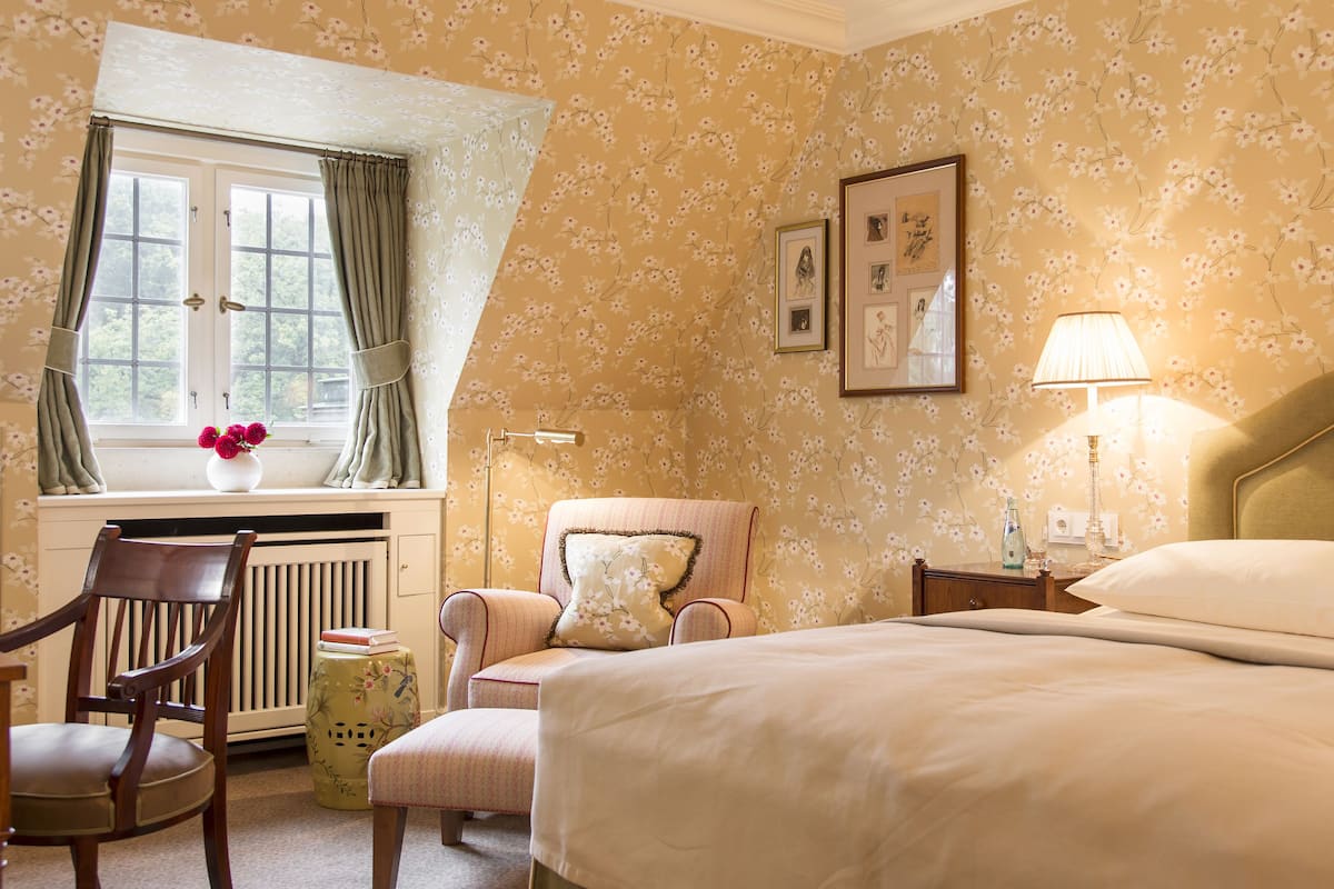 1 bedroom, premium bedding, free minibar, in-room safe