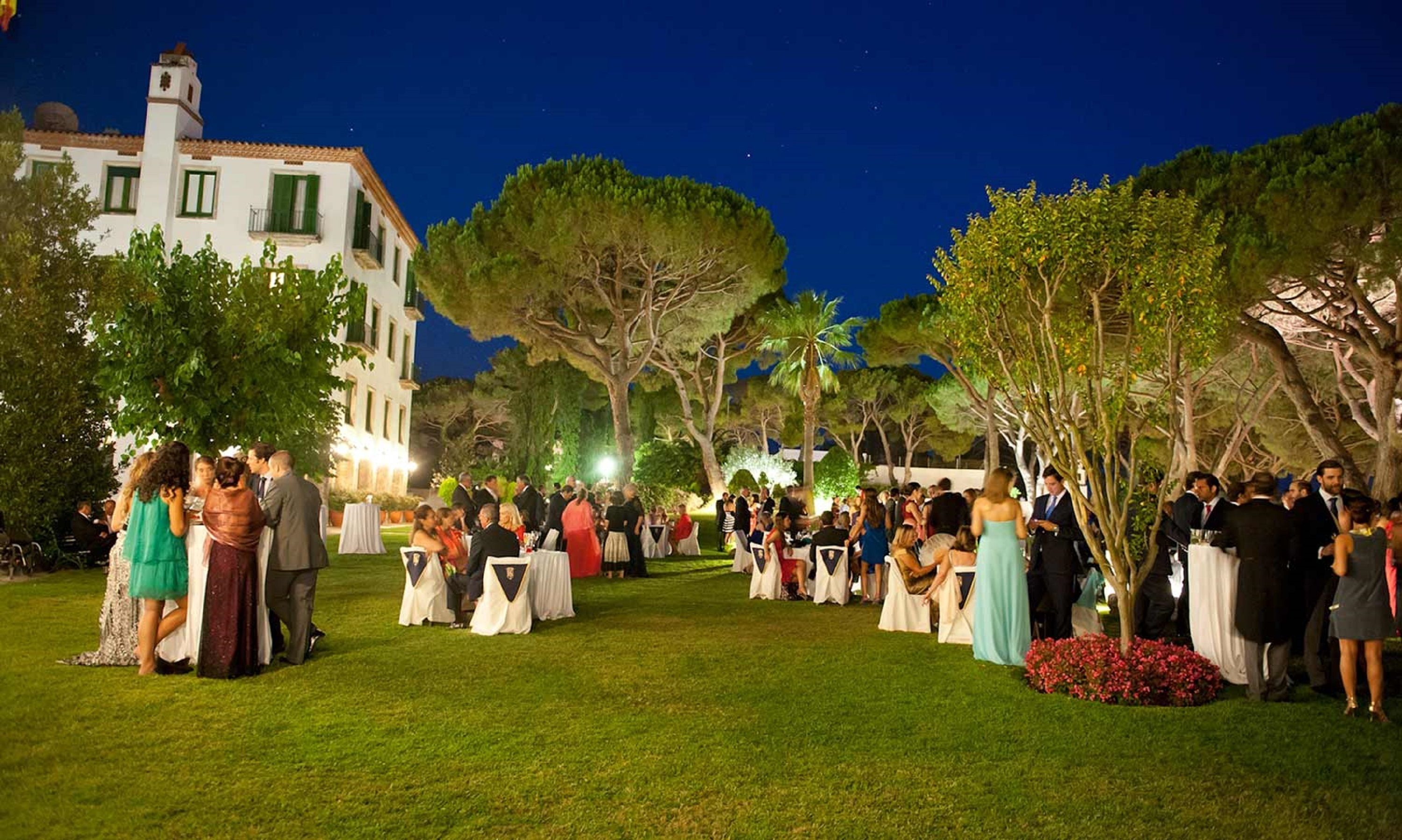 outdoor banquet area