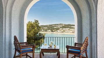 2 bars/lounges, een poolbar