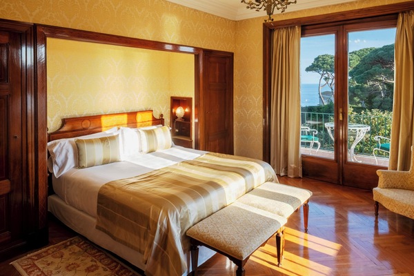 Ropa de cama de alta calidad y minibar