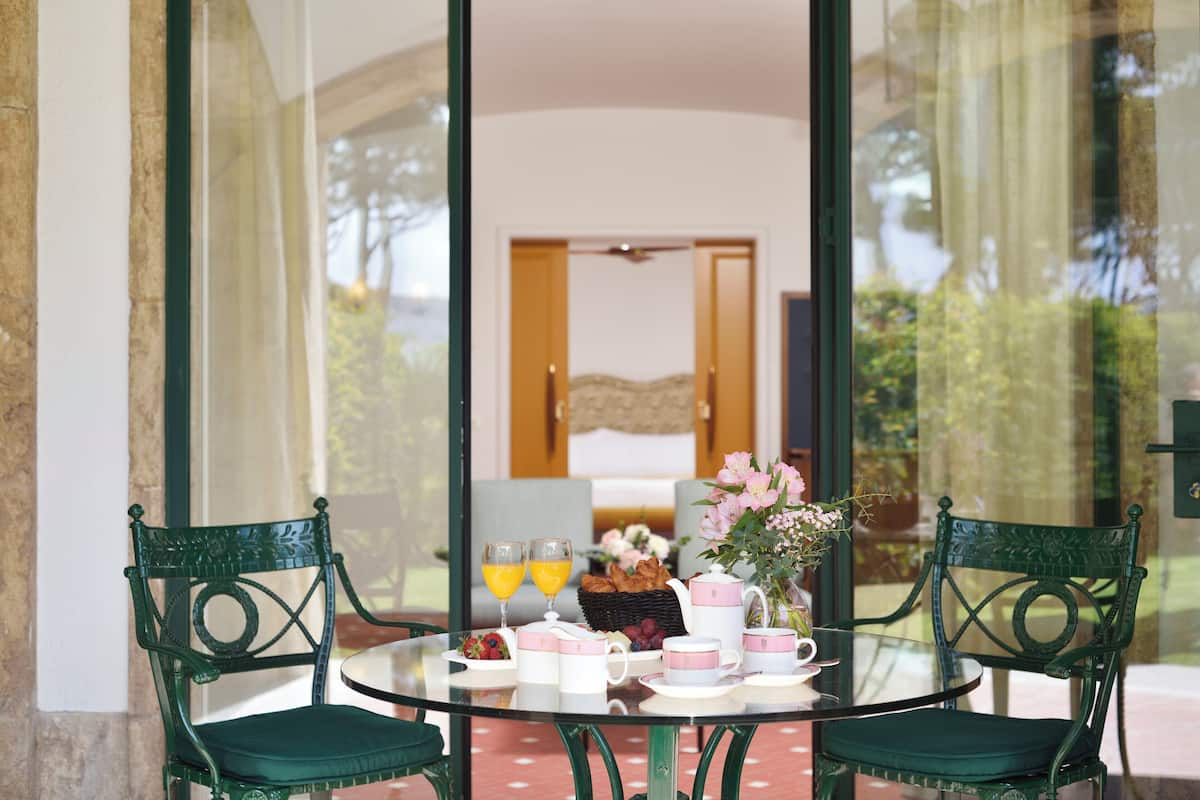 Premium-Suite, Terrasse | Hochwertige Bettwaren, Minibar, Zimmersafe, individuell dekoriert