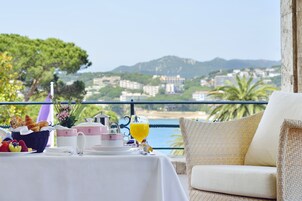 套房, 露台, 海景 | 高档床上用品、迷你吧、客房内保险箱、特色装修