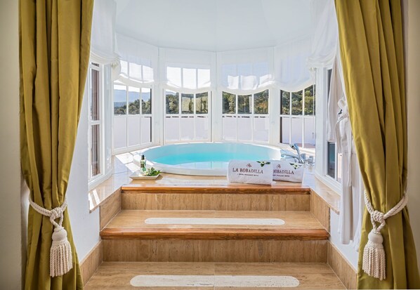 Presidential Suite, 2 Bedrooms, Jetted Tub | Private spa tub