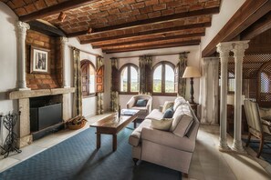 Luxury-Suite, Terrasse | Wohnbereich