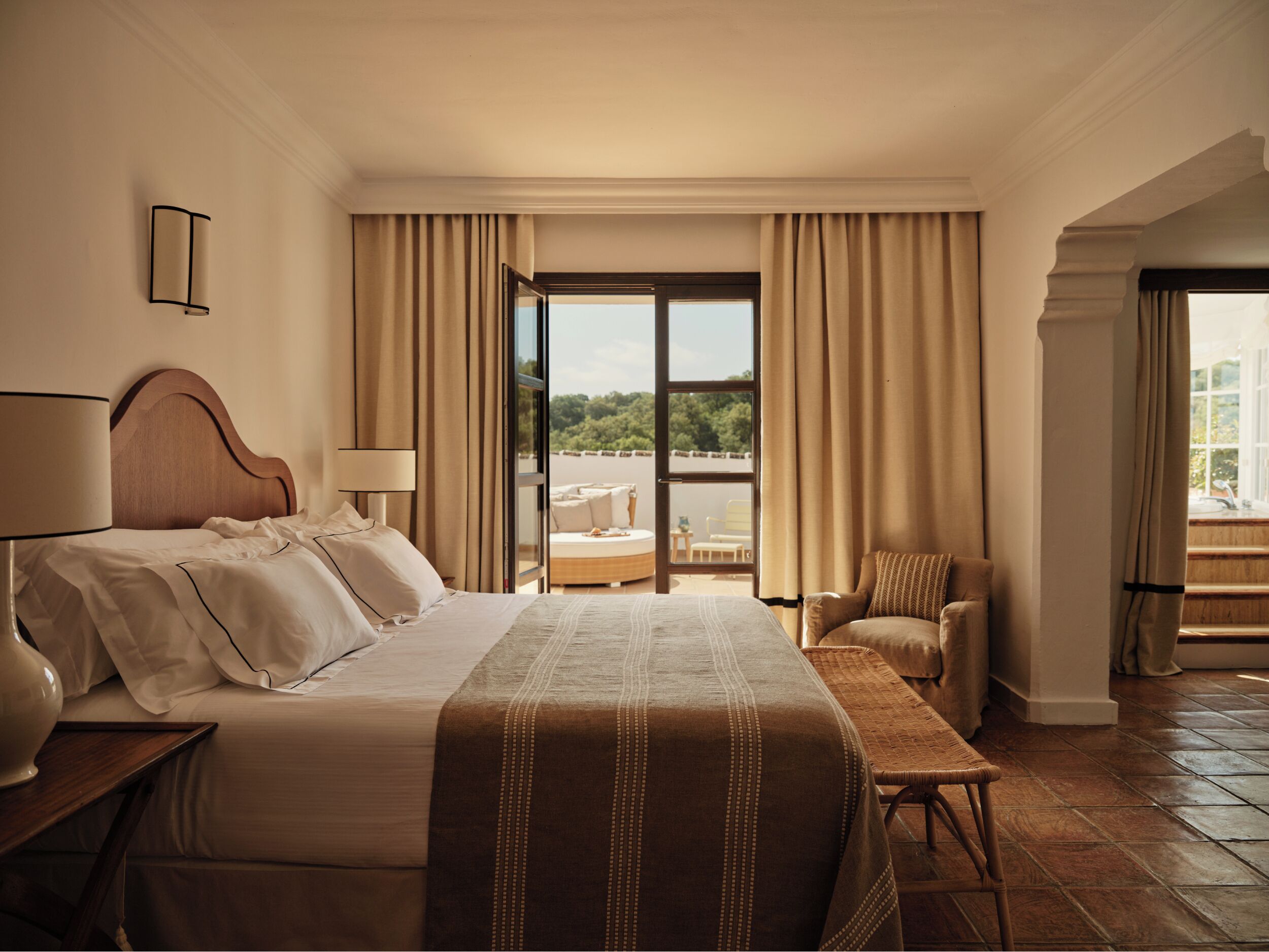 Suite presidencial, 2 habitaciones, hidromasaje | 1 habitación, sábanas de algodón egipcio y ropa de cama de alta calidad 