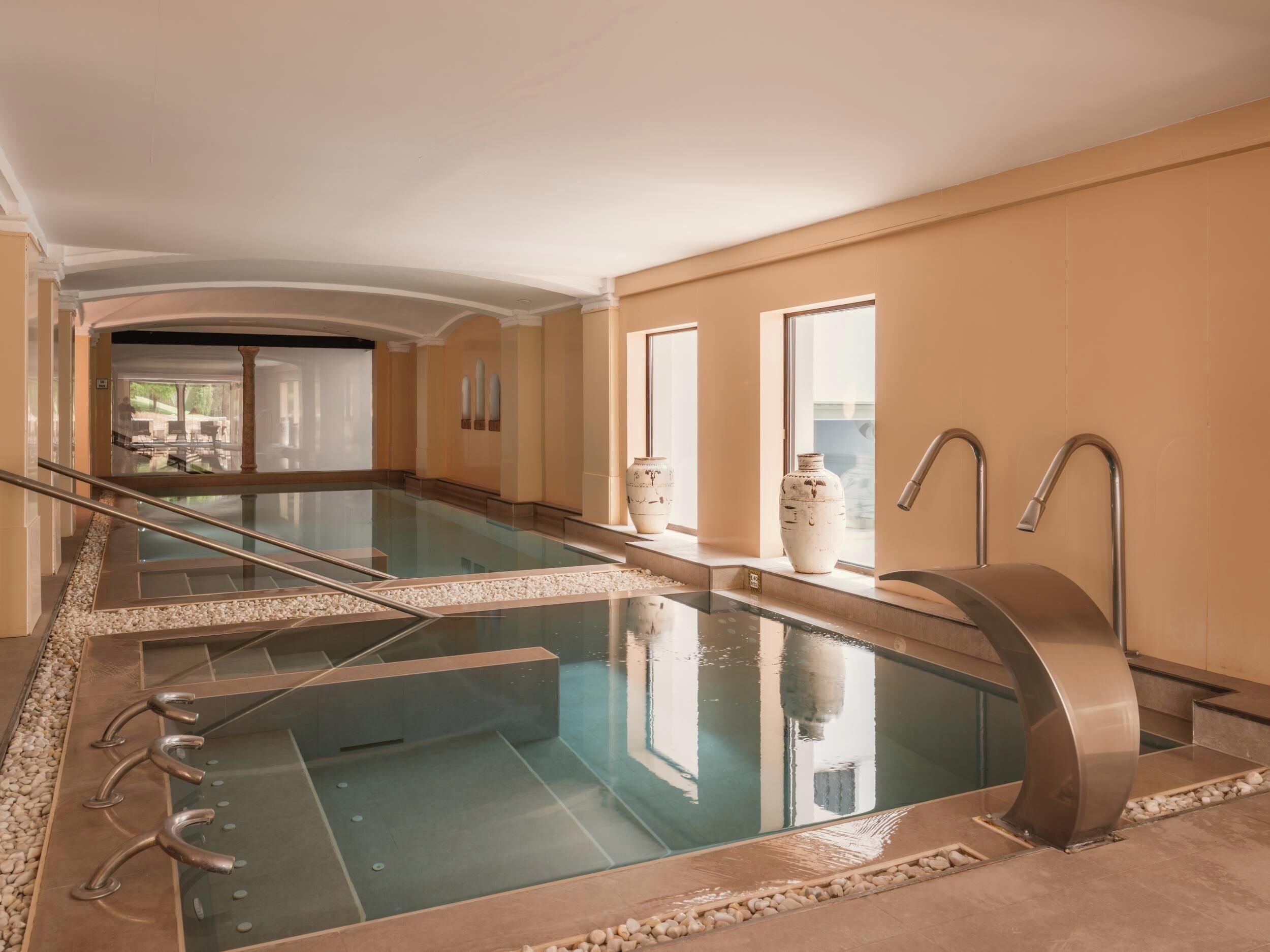 Sauna, hot tub, steam room, Turkish bath/hammam, body treatments