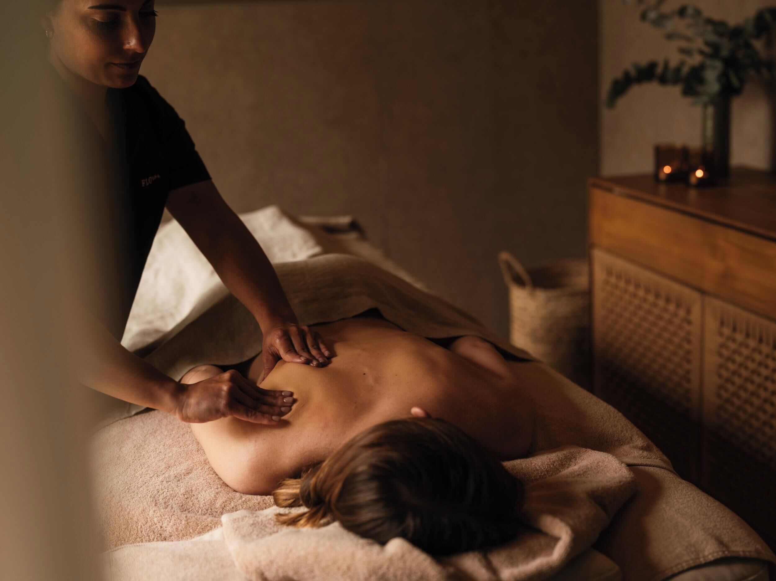 Sauna, hot tub, steam room, Turkish bath/hammam, body treatments