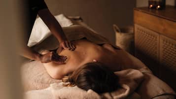 Sauna, hot tub, steam room, Turkish bath/hammam, body treatments