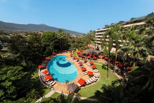 3 outdoor pools, pool umbrellas, sun loungers