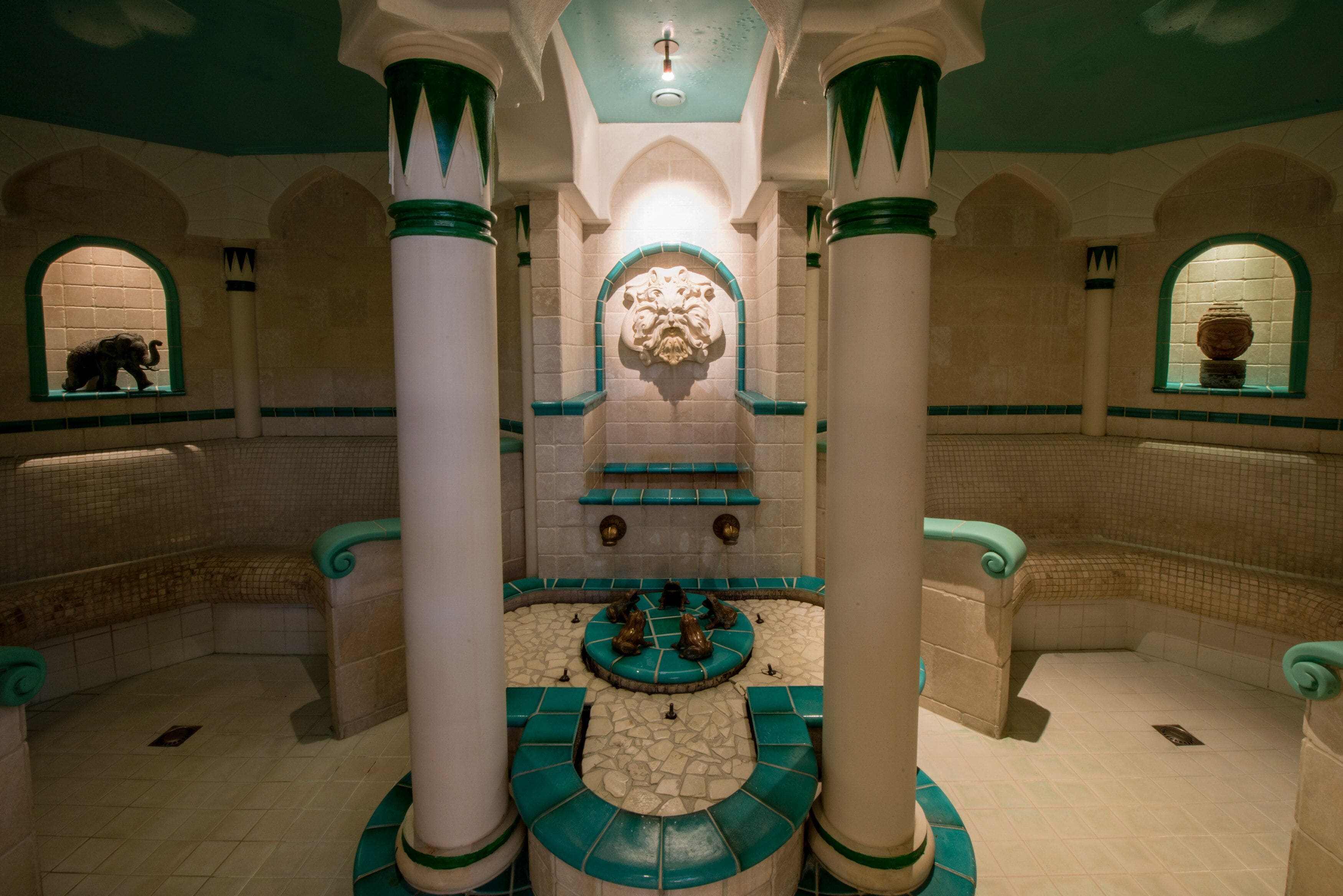 Espace de soins pour les couples, sauna, bain à remous, hammam