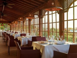 4 restaurants, breakfast, lunch, dinner served; Spanish cuisine