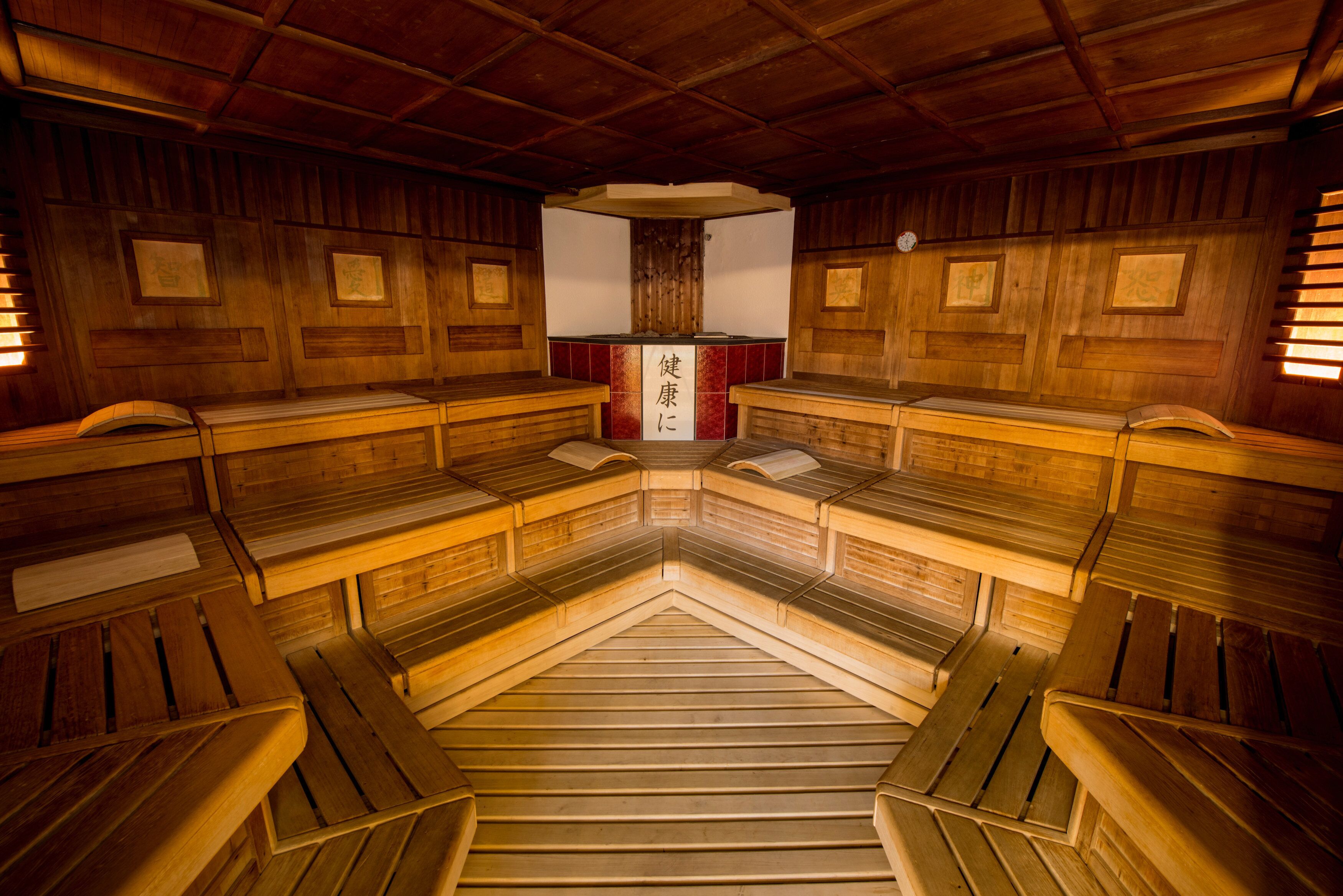 couples treatment room(s), sauna, hot tub, turkish bath/hammam